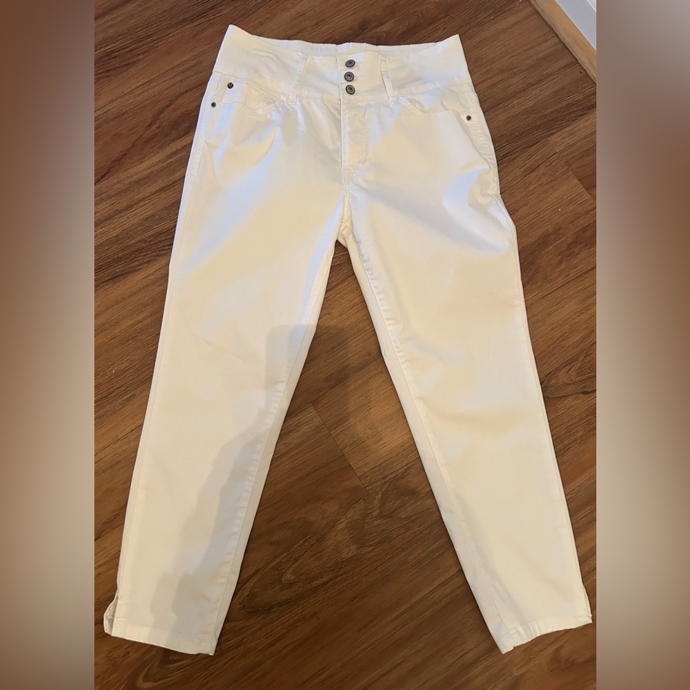 Curve Appeal White Ankle Jeans size 8